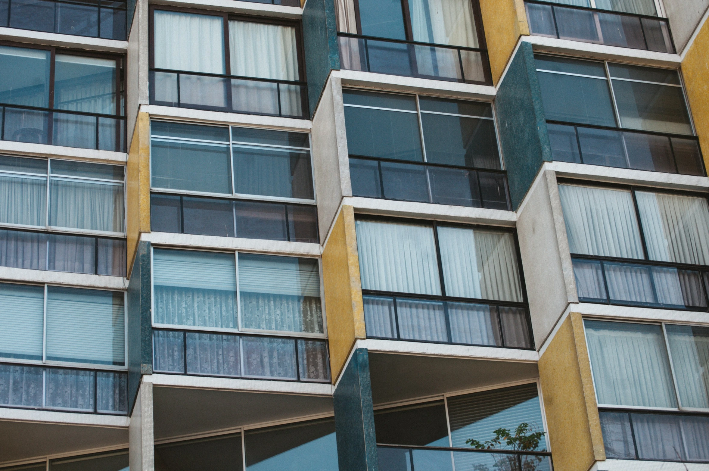 an apartment building with many windows on the side