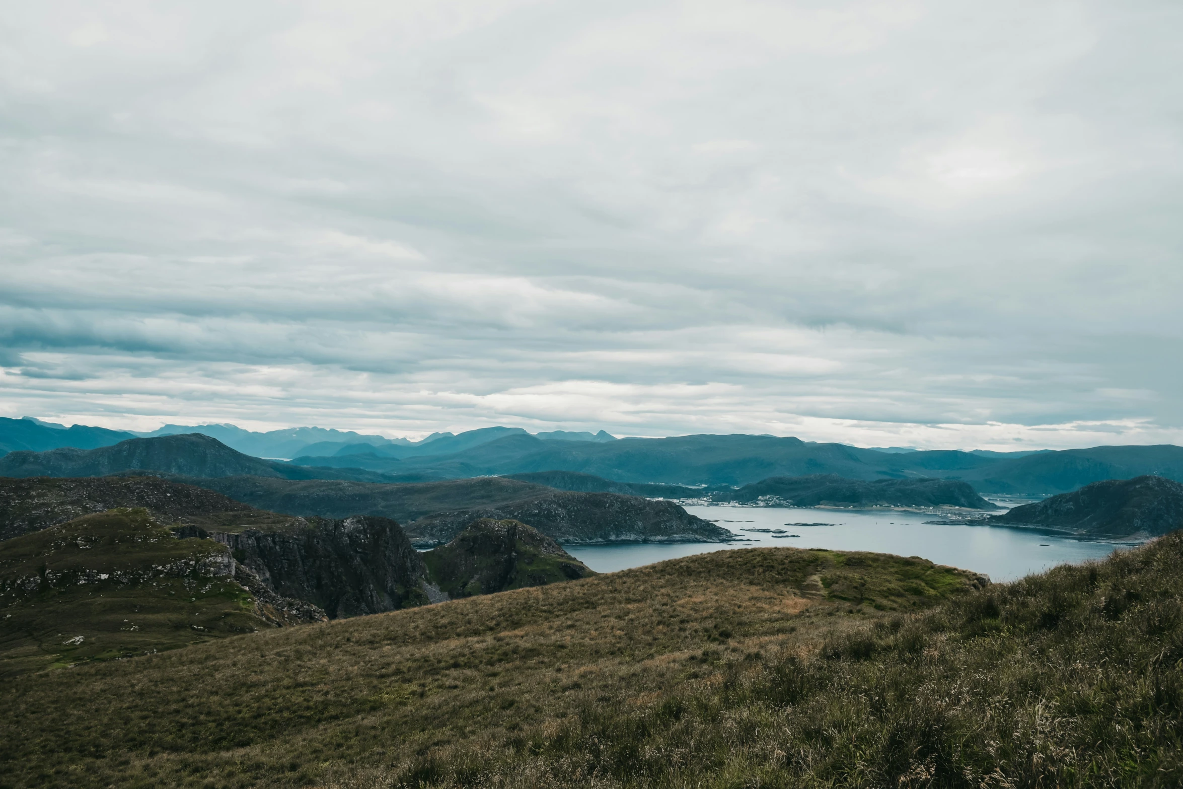 the view from an overlook point on a cloudy day