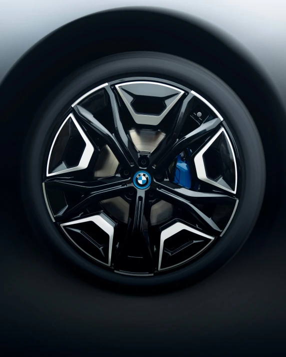 the spokes and spokes on a bmw wheel