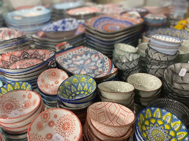 many different bowls are stacked on one another