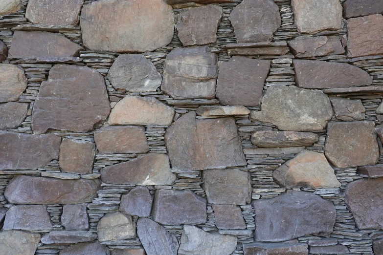 a stone wall is lined with rocks as if for walls or other things