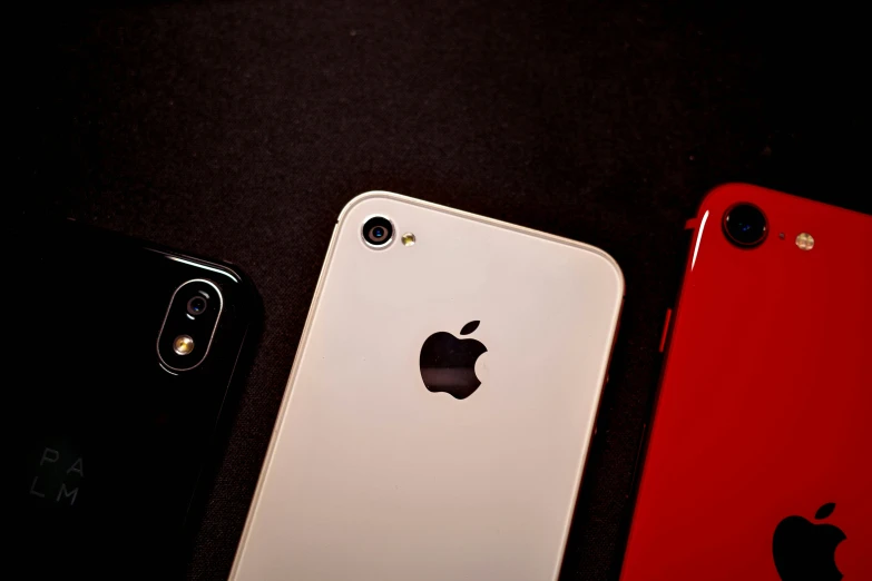 apple iphone 5s are shown in two different colors