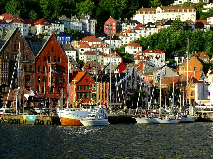 the boats are floating in the water next to the buildings