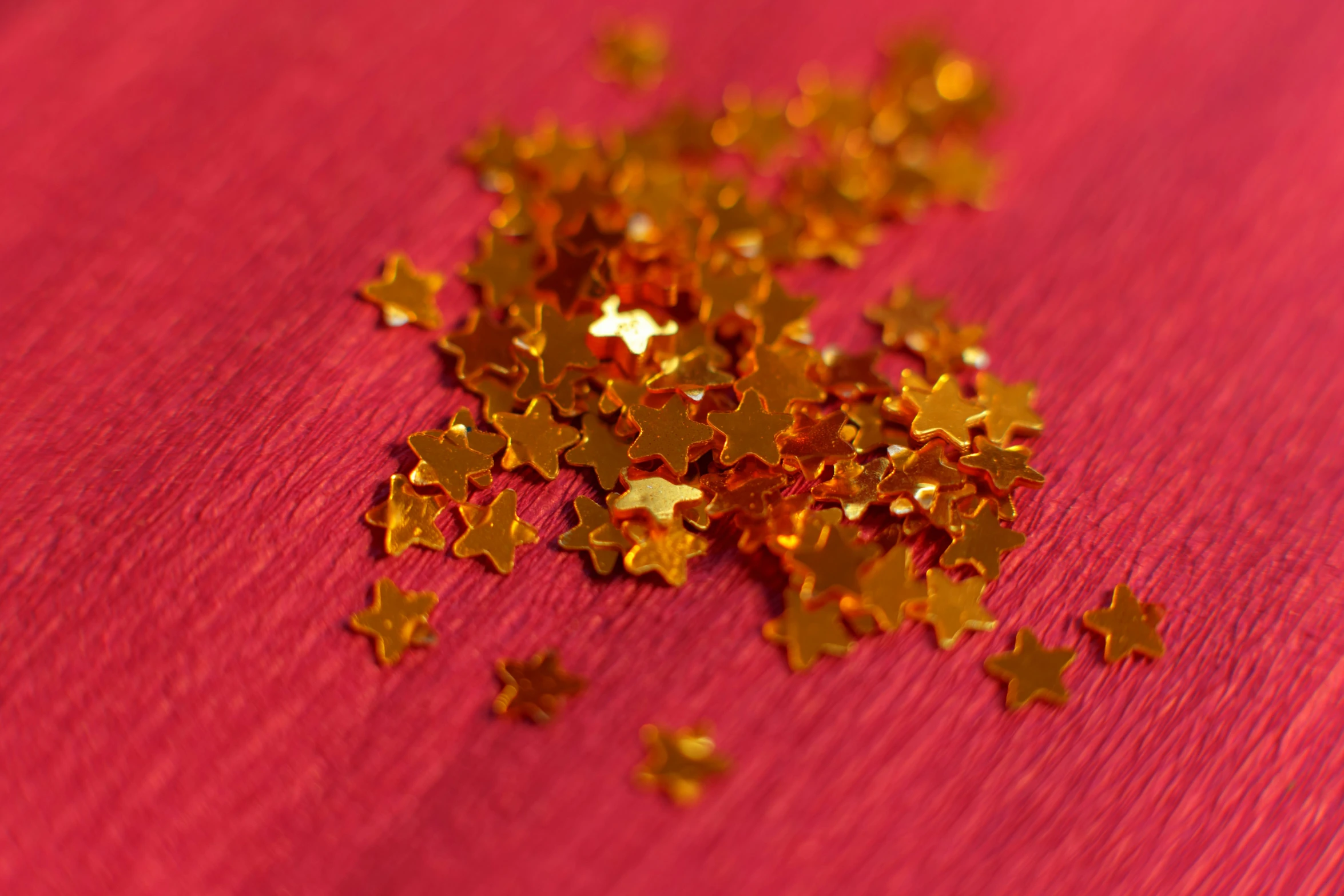 many gold stars laying on top of a table