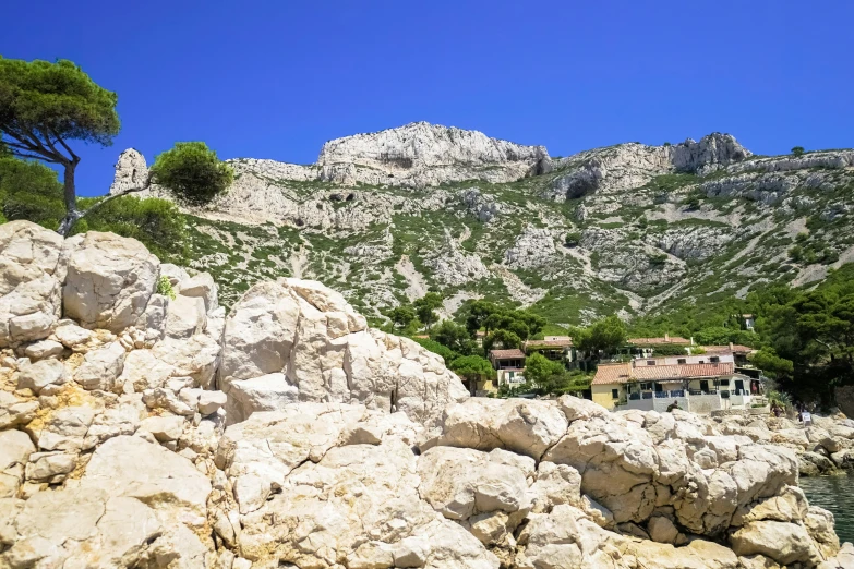 a beach is near some mountains with water