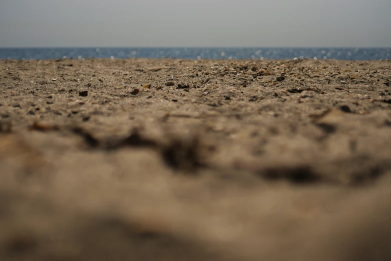 there is a blurry image of the sand at the beach