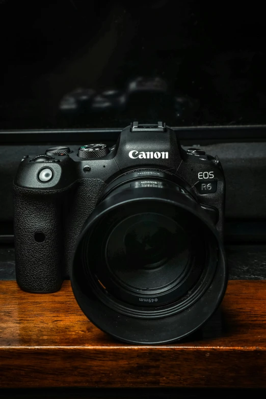 the image of the canon 70d is really blurry