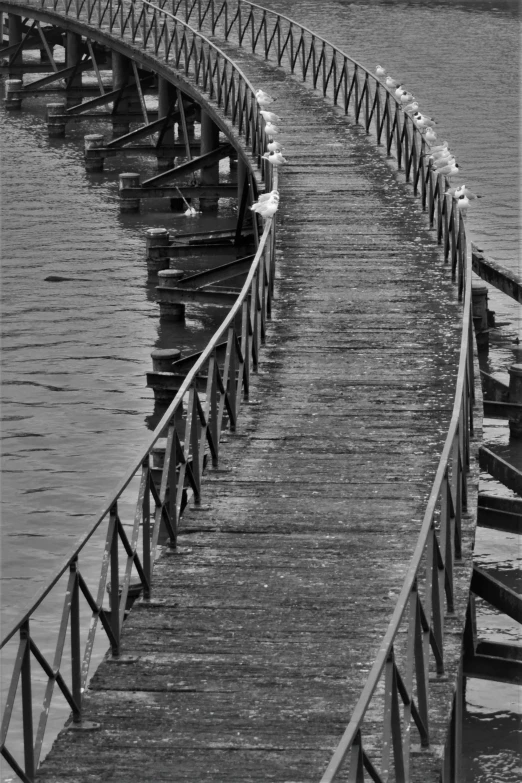 there are many steps that are along this pier