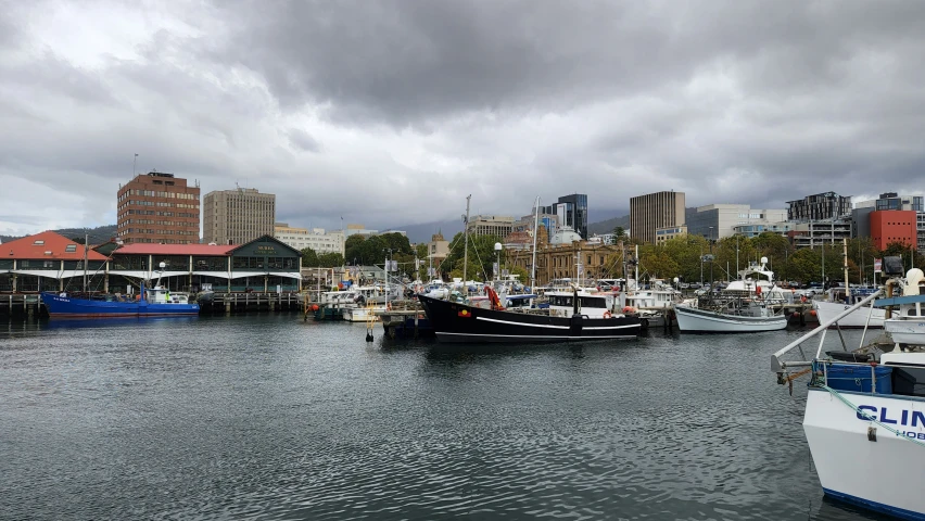 there is a group of boats that are docked in the water