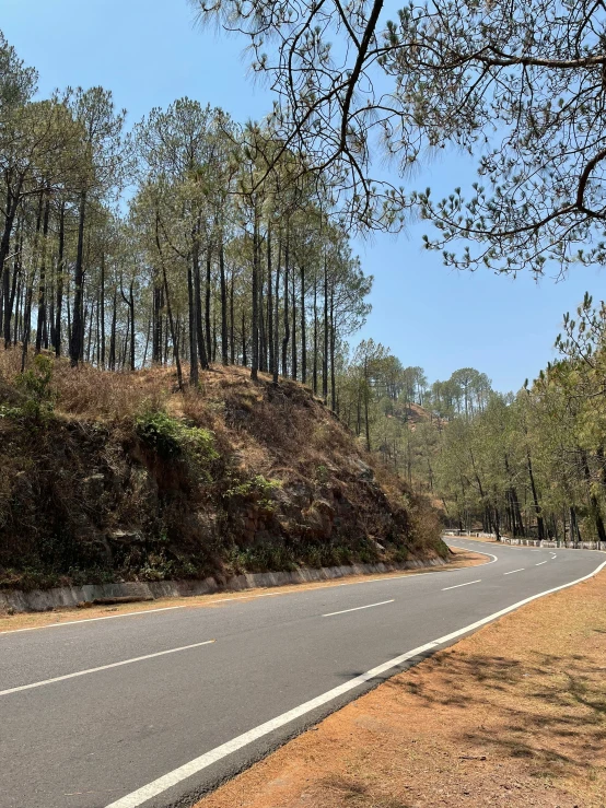 a view of a country side road near trees