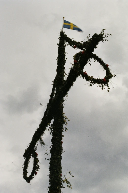 a large pole with an artisticly decorated piece of art hanging from it