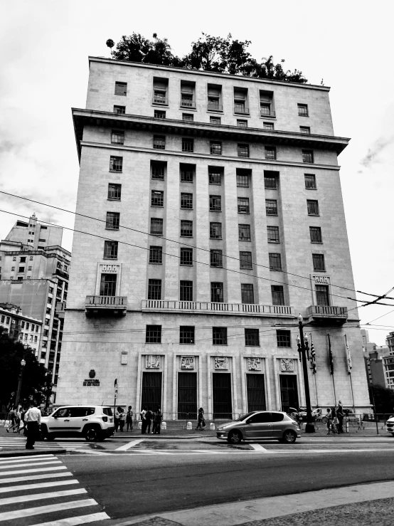 a very large building with cars parked on the side