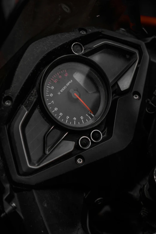 a gauge is shown on the front of a motorcycle