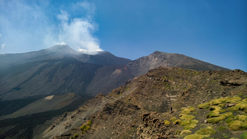 some very pretty mountains that are covered in a cloud