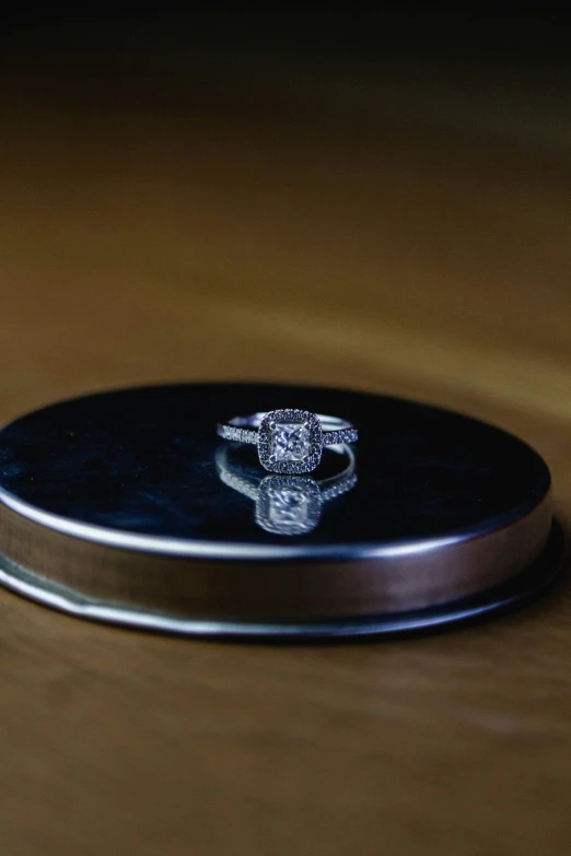 the centerpiece for the ring is mounted on the round metal tray