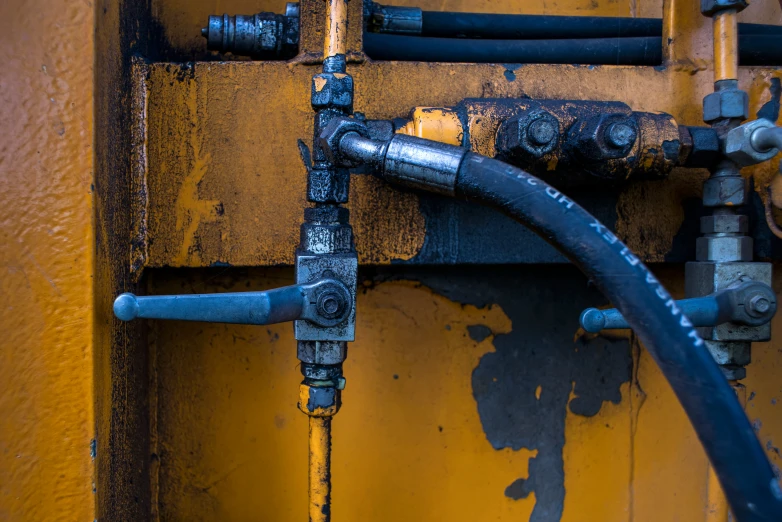 a hose connected to a yellow piece of pipe