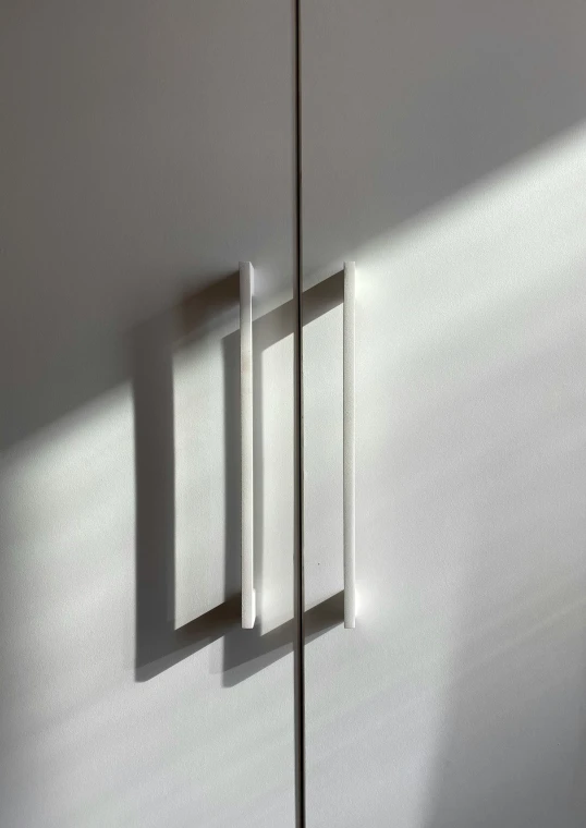 a shadow of a frame is shown on the wall