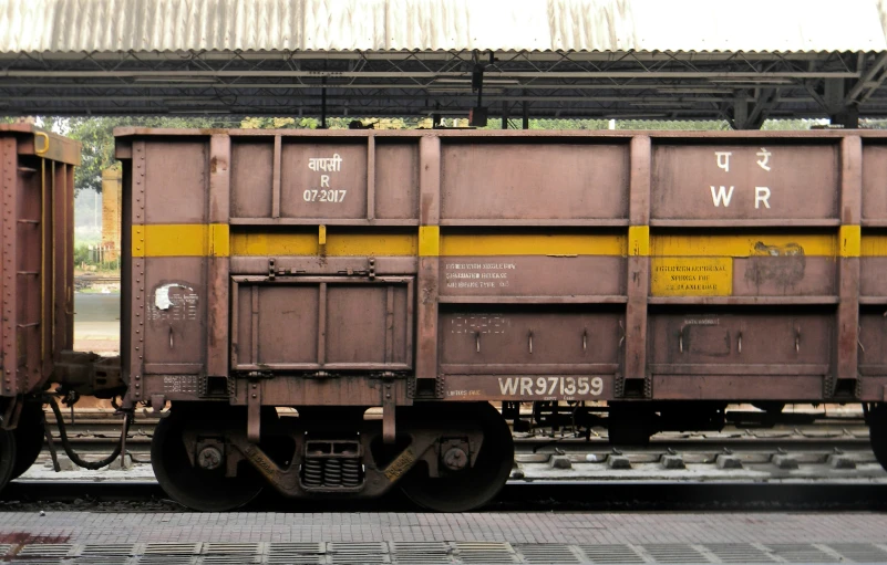 there is a small train with some yellow and black containers