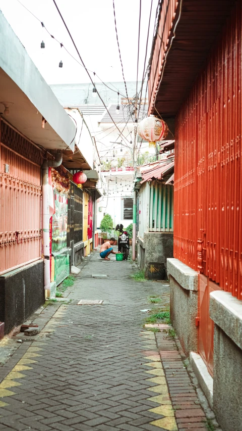 the alley way of an urban neighborhood near a street