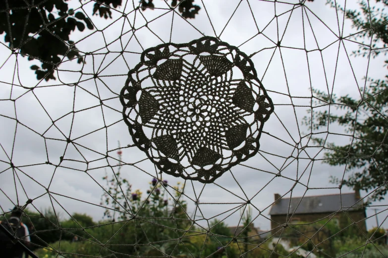 a large object sitting in the middle of a yard