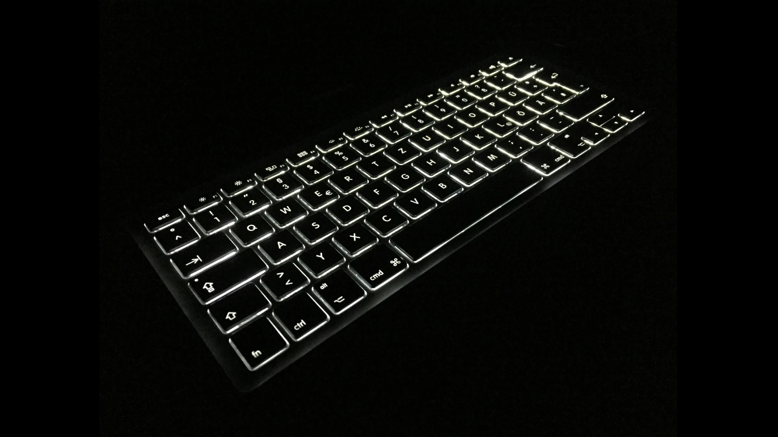 the black keyboard with white keys is visible