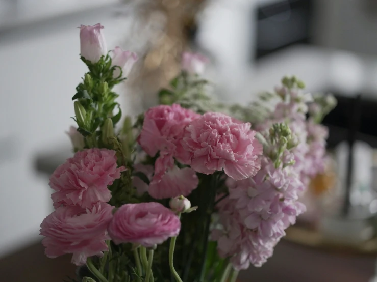 a closeup of a vase with some very pretty flowers