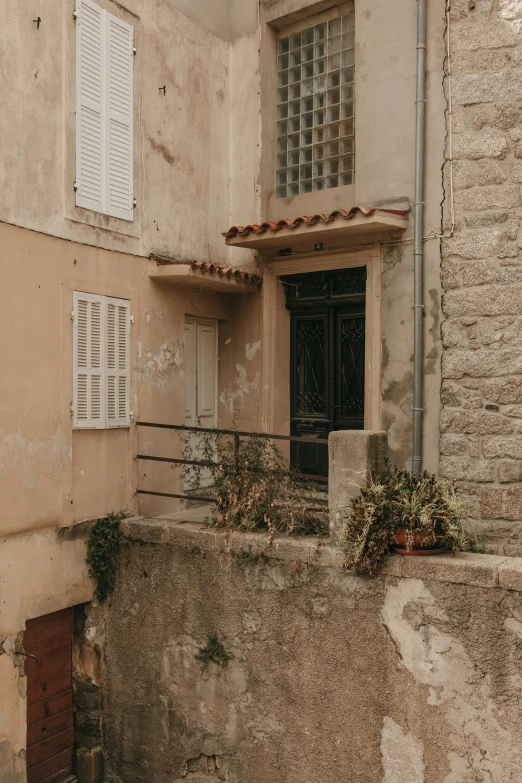 a small building on a corner in the city