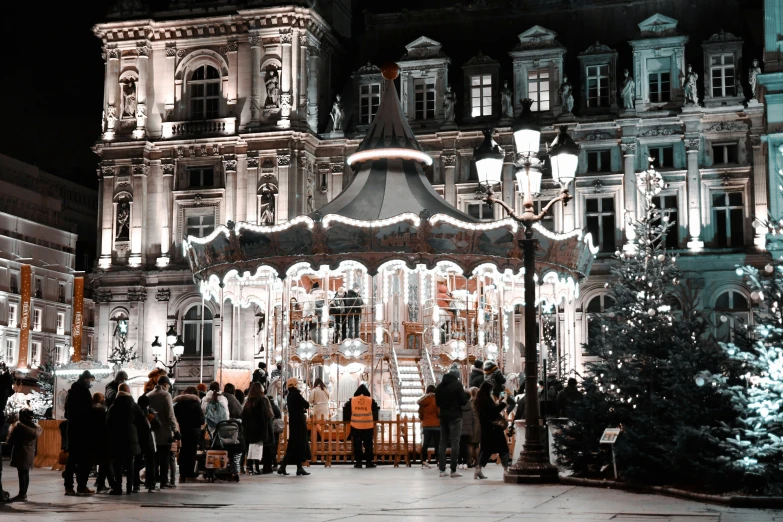 the building is decorated for christmas and it looks like it is in an old time fashion