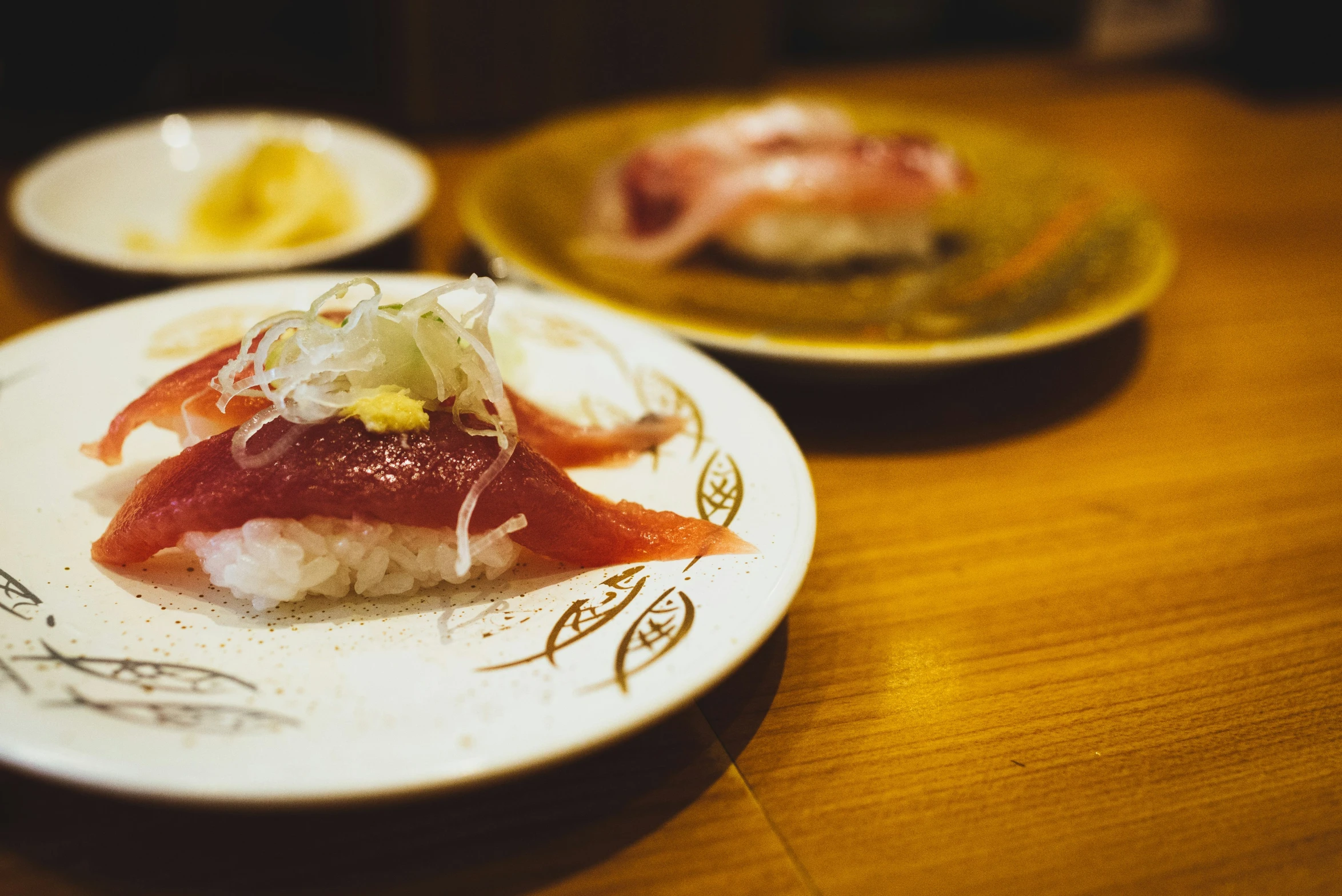 sushi plate that is on the wooden table