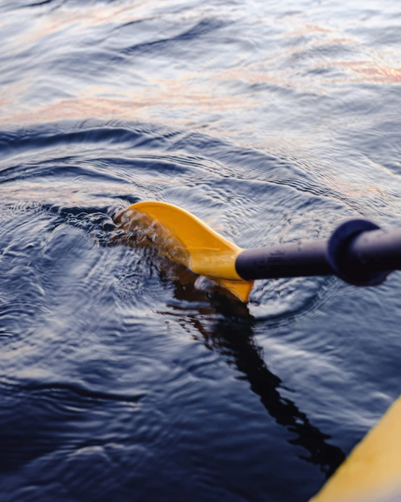 the yellow paddle is on top of the water