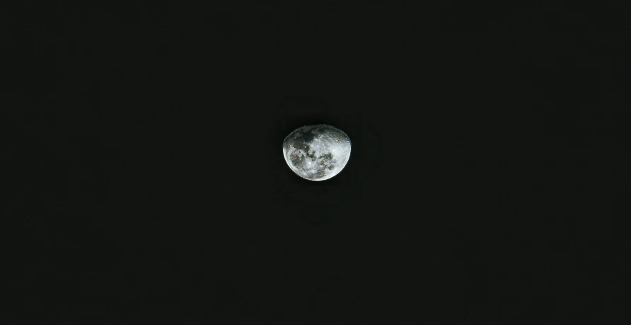 a po of the moon taken from earth