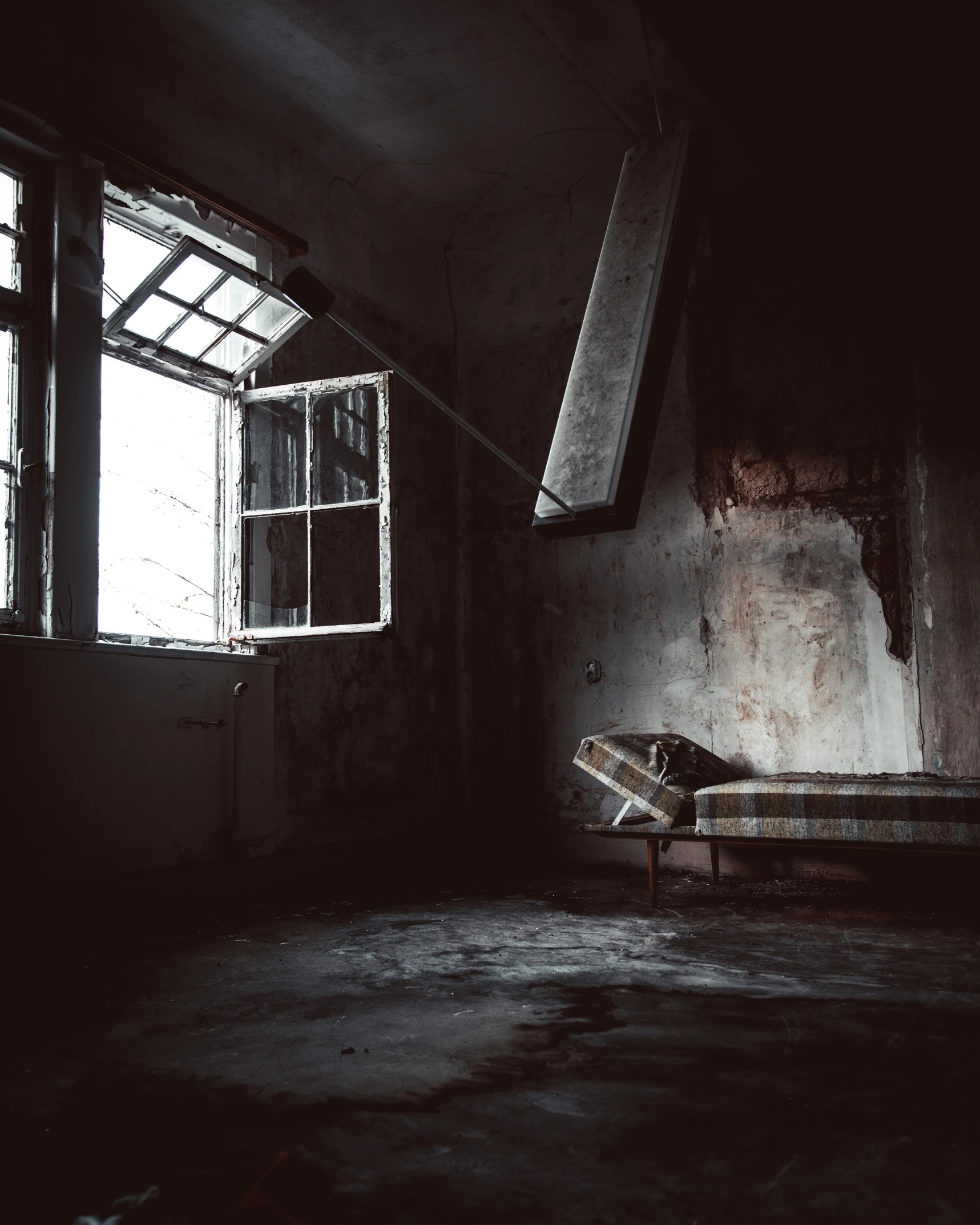 a po of a very dark and dilapidated looking room