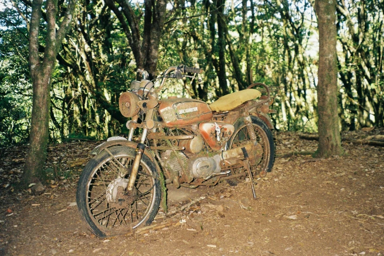 a rusty, rusted motorcycle with a side helmet and seat