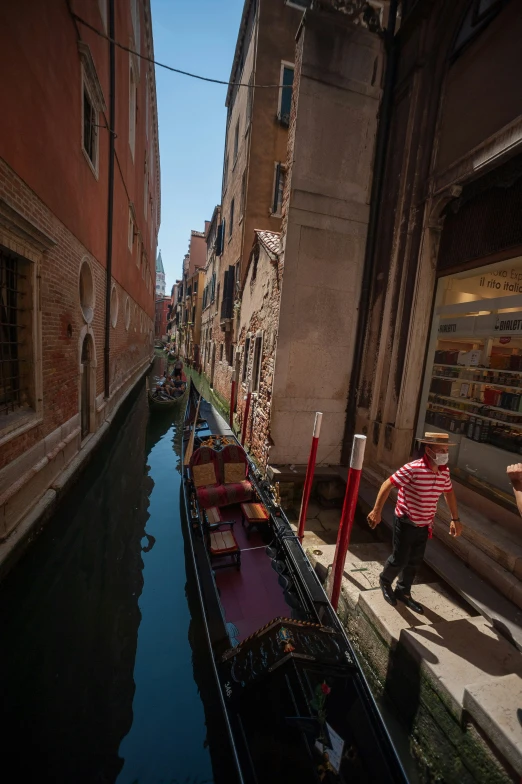 a narrow street filled with water filled with boats