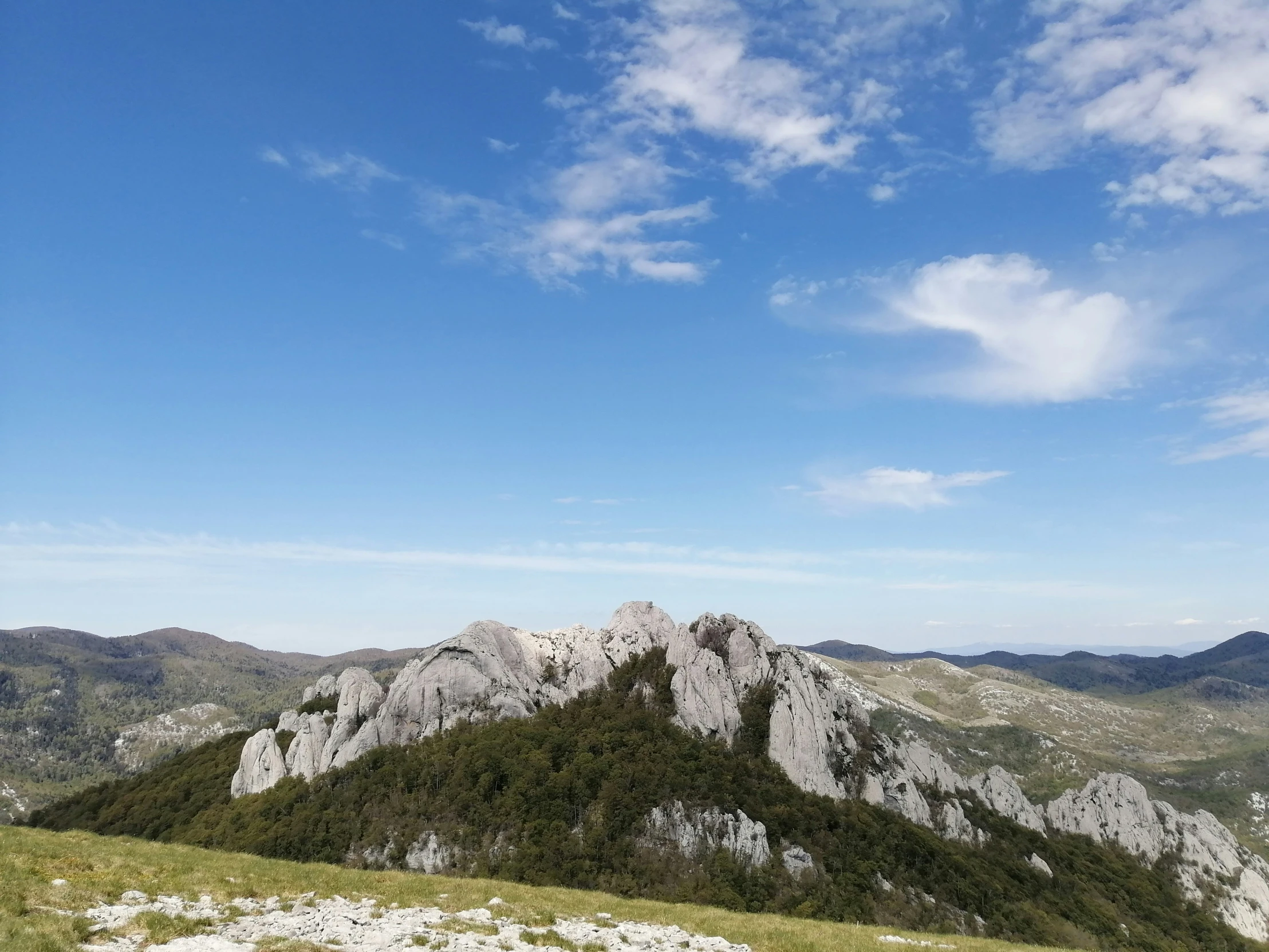 mountain view of rocks and grassy hill side