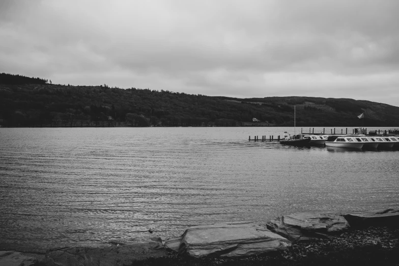 there is a boat that is parked near the shore