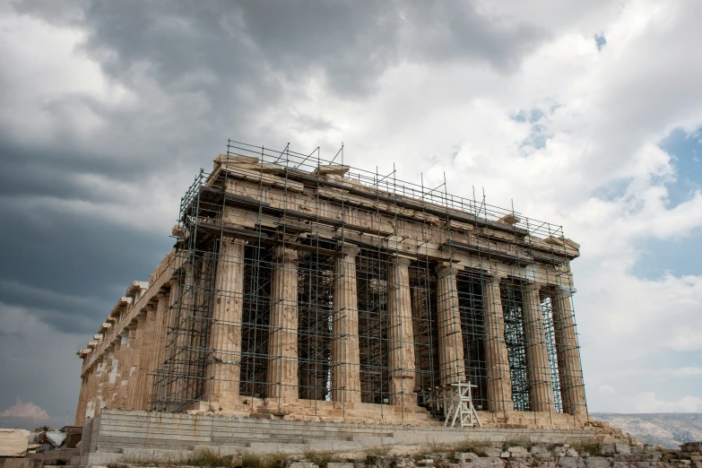 the side of a very large building under a cloudy sky