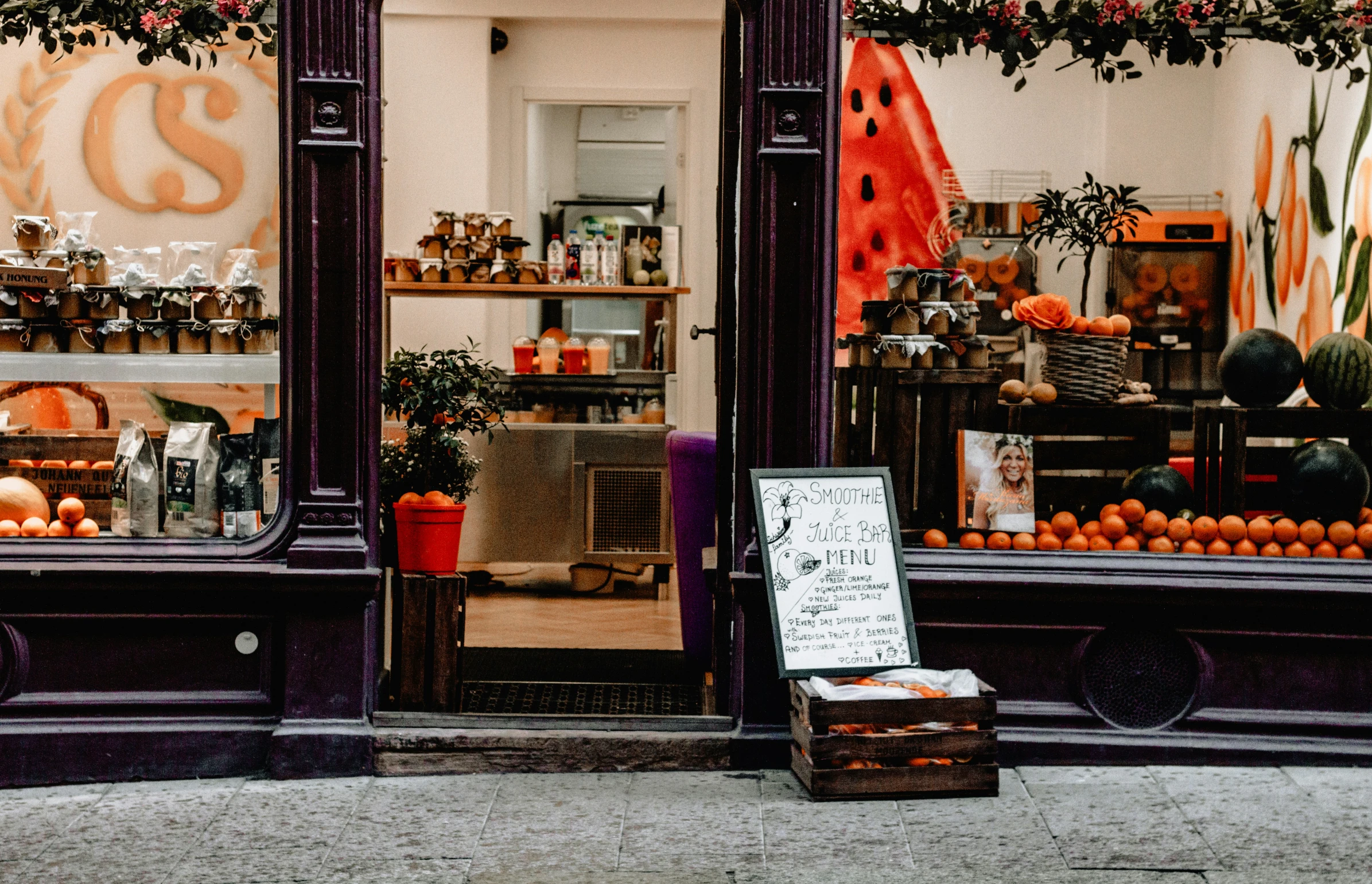 an old fashioned looking store front with many pumpkins in the window