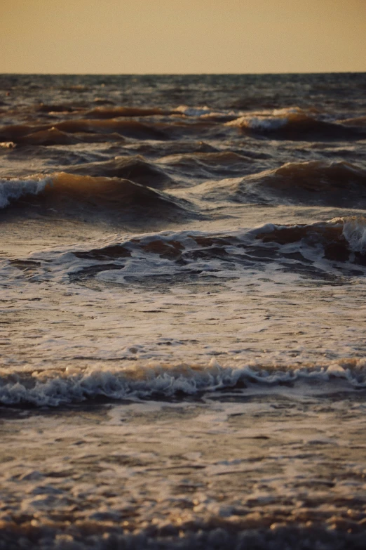 a po of an ocean with waves