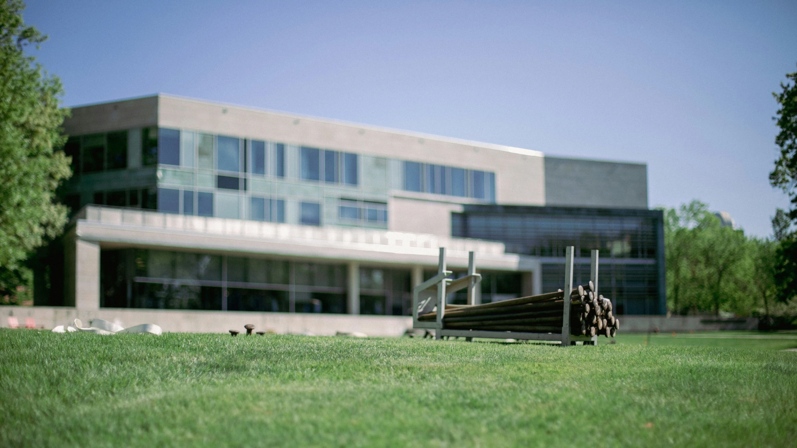 the grass is growing in front of a building