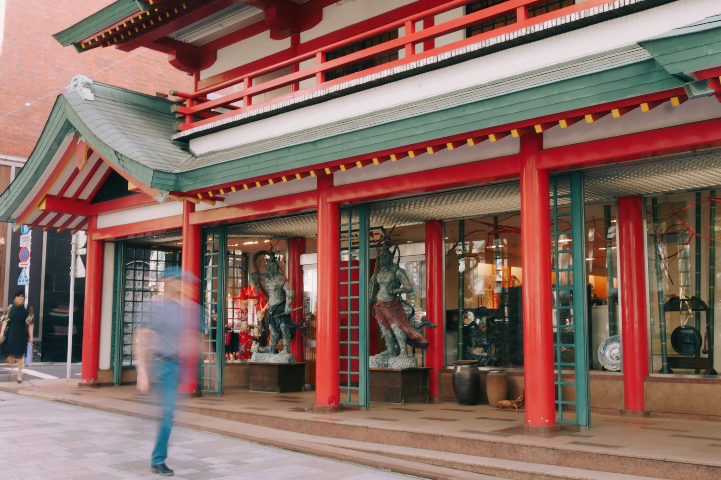 a store with many columns and pillars on the front