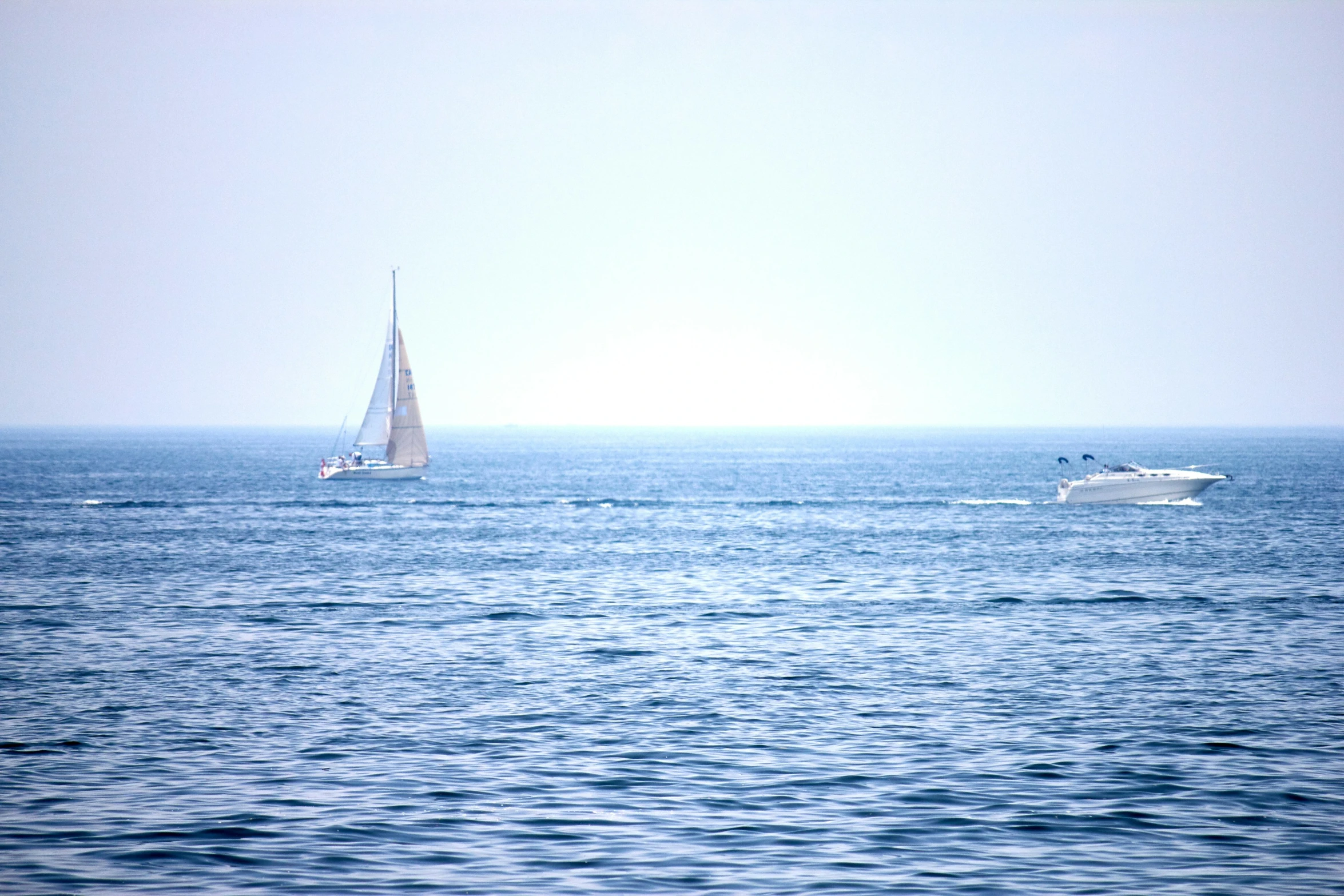 the two boats are on the ocean together