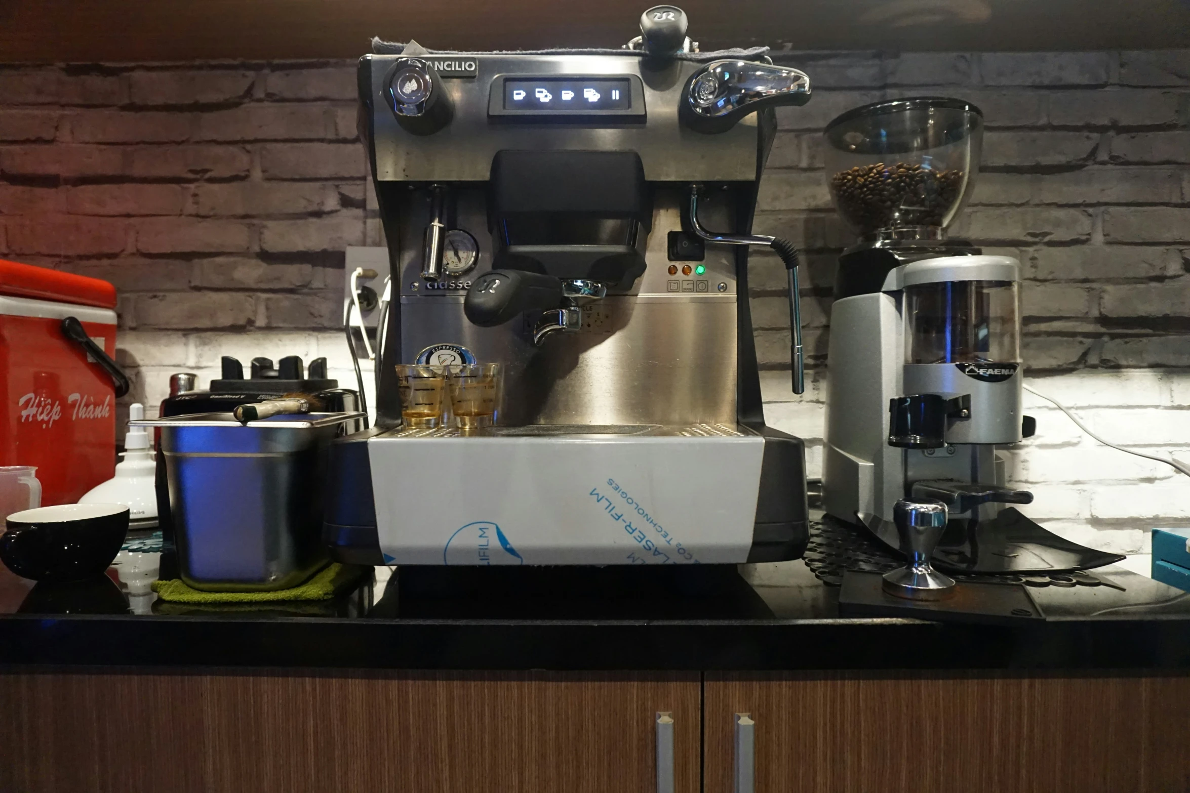 an image of a machine on the counter