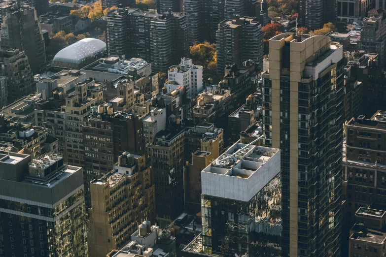 a cityscape with tall buildings and lots of tall skyscrs