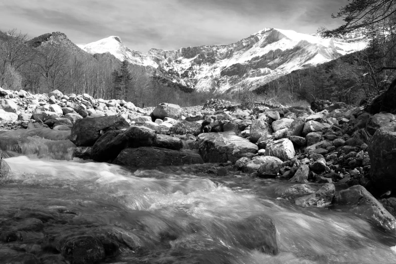 a river runs through rocks and water as it flows into the woods