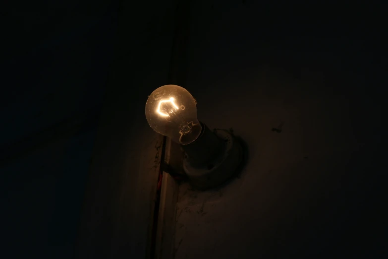a light with a light bulb in the dark