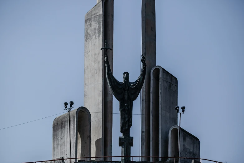 a statue is shown with two pillars on either side