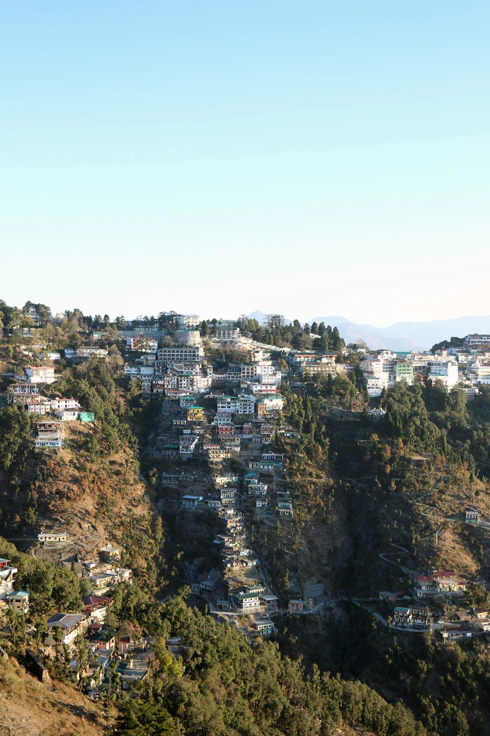 there are many houses built on the mountains