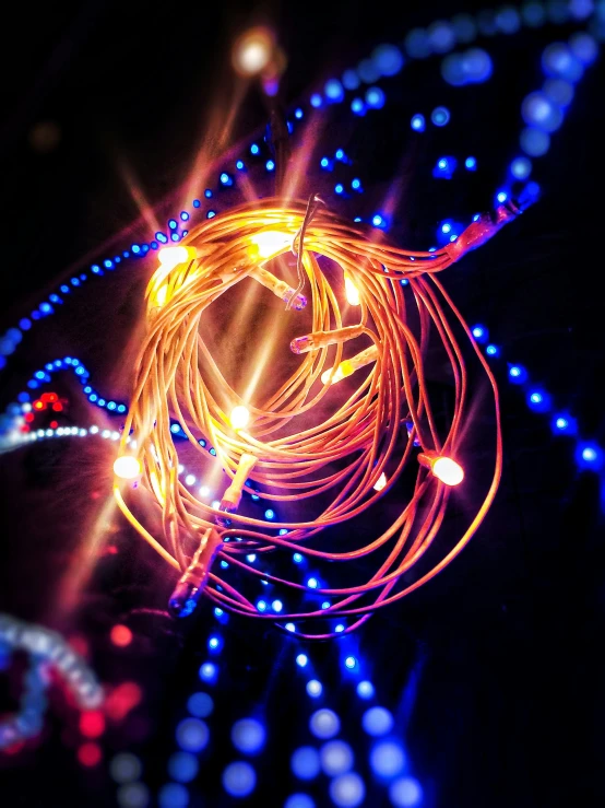 a group of lights that are laying on some cloth