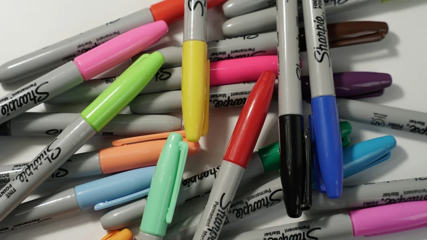 several different colored markers are lined up together